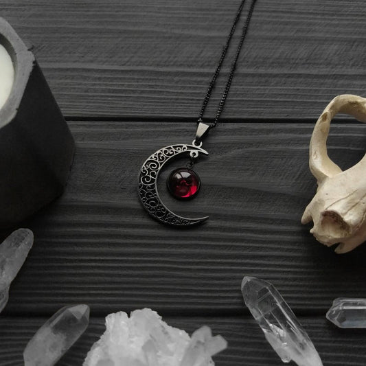 GOTHIC BLACK MOON PENDANT NECKLACE